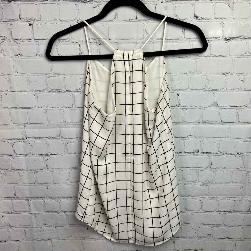 Express Keyhole Tank Top - Picture 4 of 7